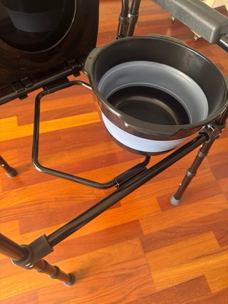 Silla con inodoro para ancianos y movilidad reduci