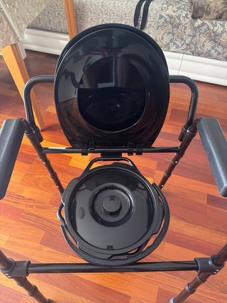 Silla con inodoro para ancianos y movilidad reduci