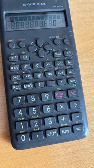 Calculadora Científica Casio FX-82