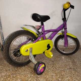 Bicicleta infantil morada y verde
