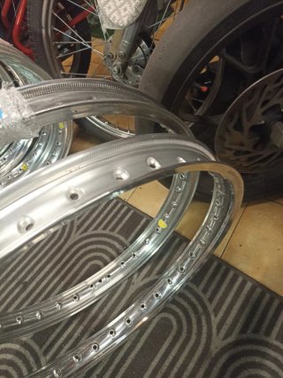 Llantas AKRONT / MORAD . 21"/160