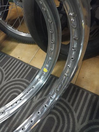 Llantas AKRONT / MORAD . 21"/160