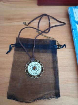 Collar con colgante estilo mandala