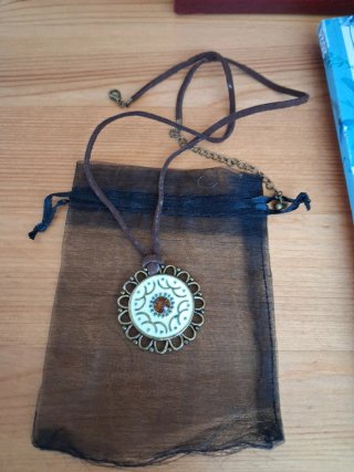 Collar con colgante estilo mandala