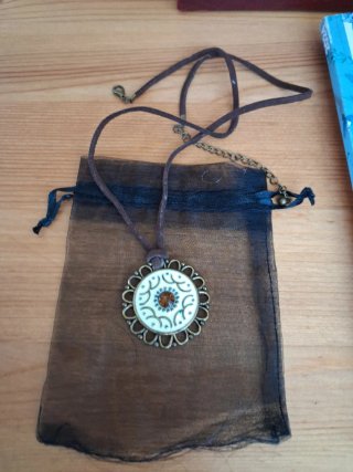 Collar con colgante estilo mandala
