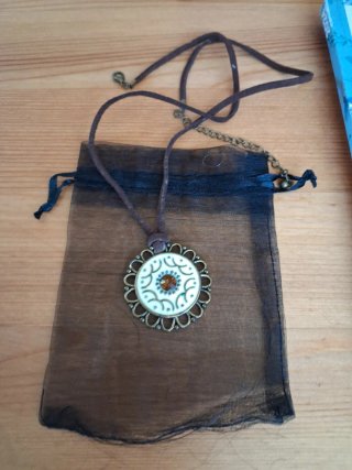 Collar con colgante estilo mandala