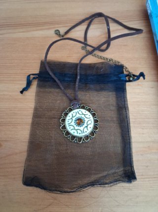 Collar con colgante estilo mandala