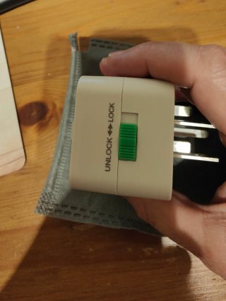 Adaptador Enchufe Universal y UK CE
