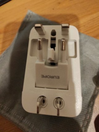 Adaptador Enchufe Universal y UK CE