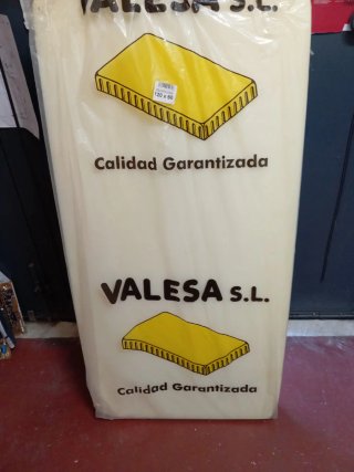 Cuna de viaje y colchón