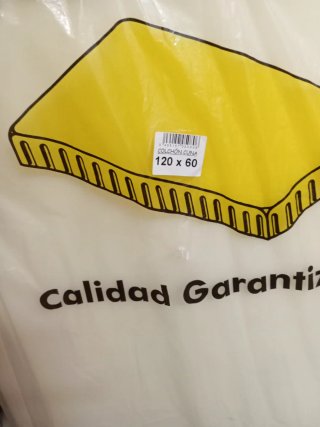 Cuna de viaje y colchón