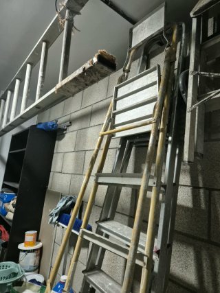 2 Escaleras Metálicas