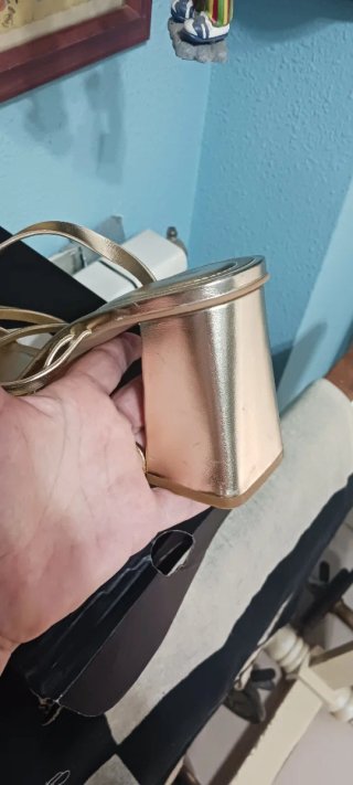 Sandalias doradas tacón plataforma Talla 41