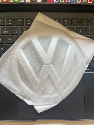Insignia frontal VW Golf 7