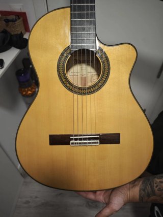 Guitarra Alhambra 7FCCTE2 enchufable.