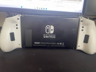 Nintendo Switch + Accessori V1