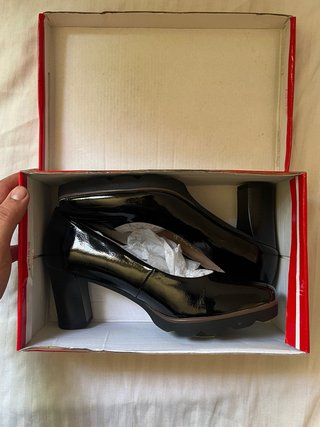 Zapatos de tacón negros charol