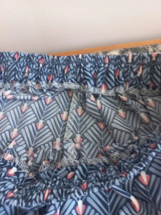 Pantalón suelto estampado mujer