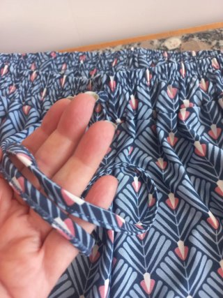 Pantalón suelto estampado mujer