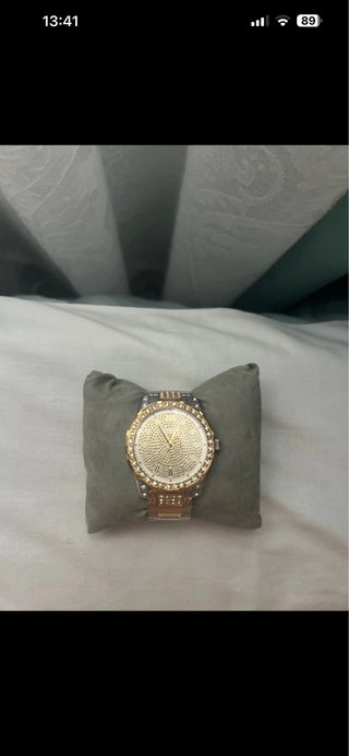 Reloj Guess Unisex Dorado y Plateado