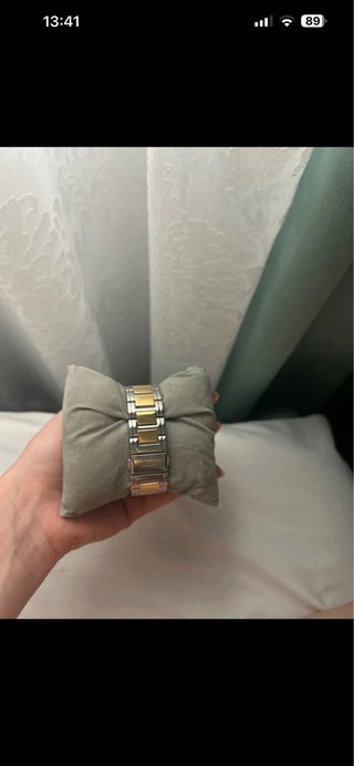 Reloj Guess Unisex Dorado y Plateado