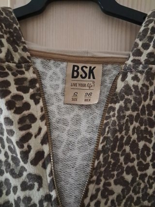 Sudadera BSK con cremallera y capucha