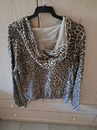 Sudadera BSK con cremallera y capucha