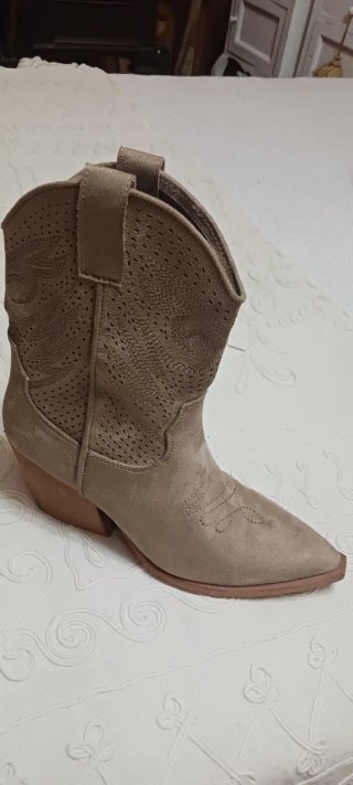 Botas serraje beige talla 40 (un uso)