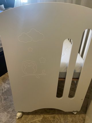 Cuna de madera nueva a estrenar