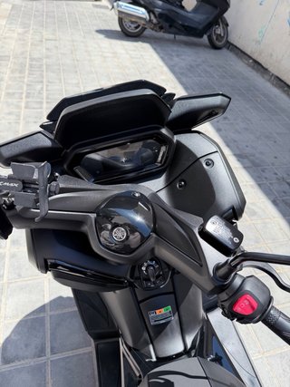 Yamaha XMAX 2025 Negra Impecable