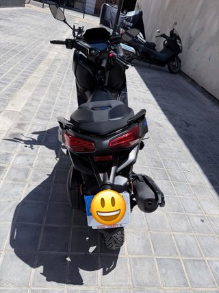 Yamaha XMAX 2025 Negra Impecable