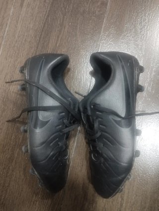 Botas de fútbol Nike negras talla 35