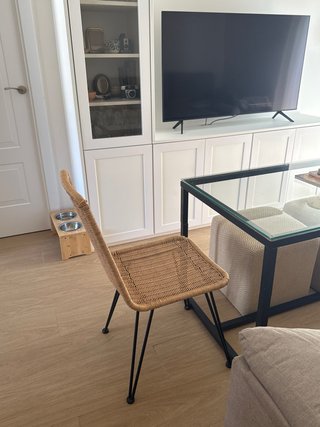 Silla Sklum efecto mimbre negra y marrón