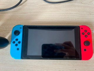 Nintendo Switch Seminueva Roja y Azul
