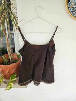 Camiseta tirantes marrón pedrería