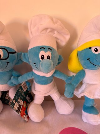5 Peluches Los Pitufos con etiquetas