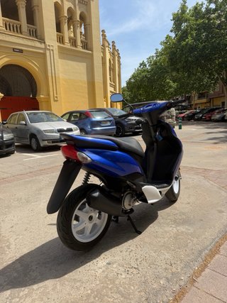Yamaha Jog RR Azul y Blanca