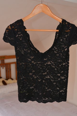 Top encaje negro