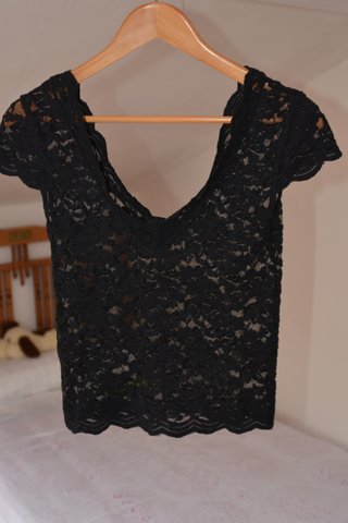 Top encaje negro