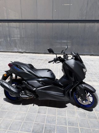 Yamaha Xmax Negra