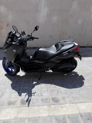 Yamaha Xmax Negra