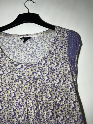 Blusa H&M sin mangas floral beige y morado Talla M