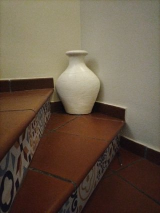 Juego 2 jarrones blancos decorativos