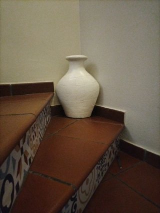 Juego 2 jarrones blancos decorativos