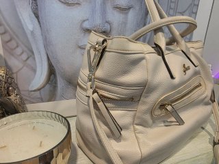 Bolso Guess Beige y Dorado
