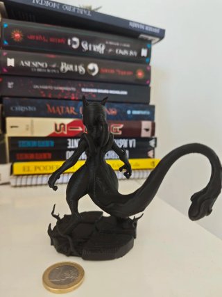Figura Mewtwo x Venom Pokémon x Marvel