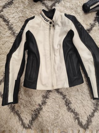 Equipación de moto mujer en muy buen estado. S-M.