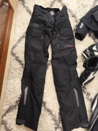 Equipación de moto mujer en muy buen estado. S-M.