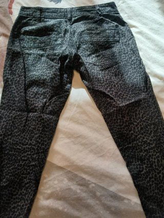 Pantalón estampado leopardo negro T34