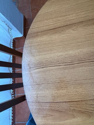 Mesa de comedor de madera